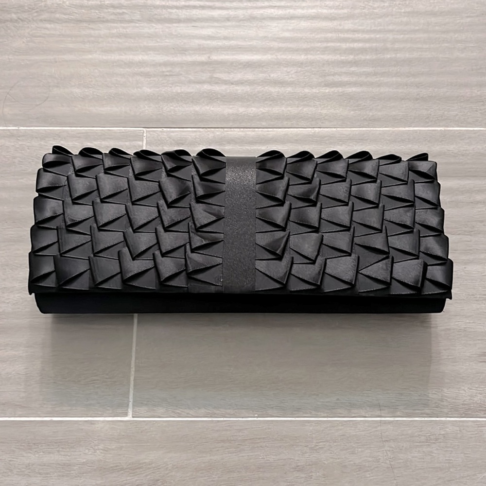 Jessica McClintock Black Sayin Clutch 👛